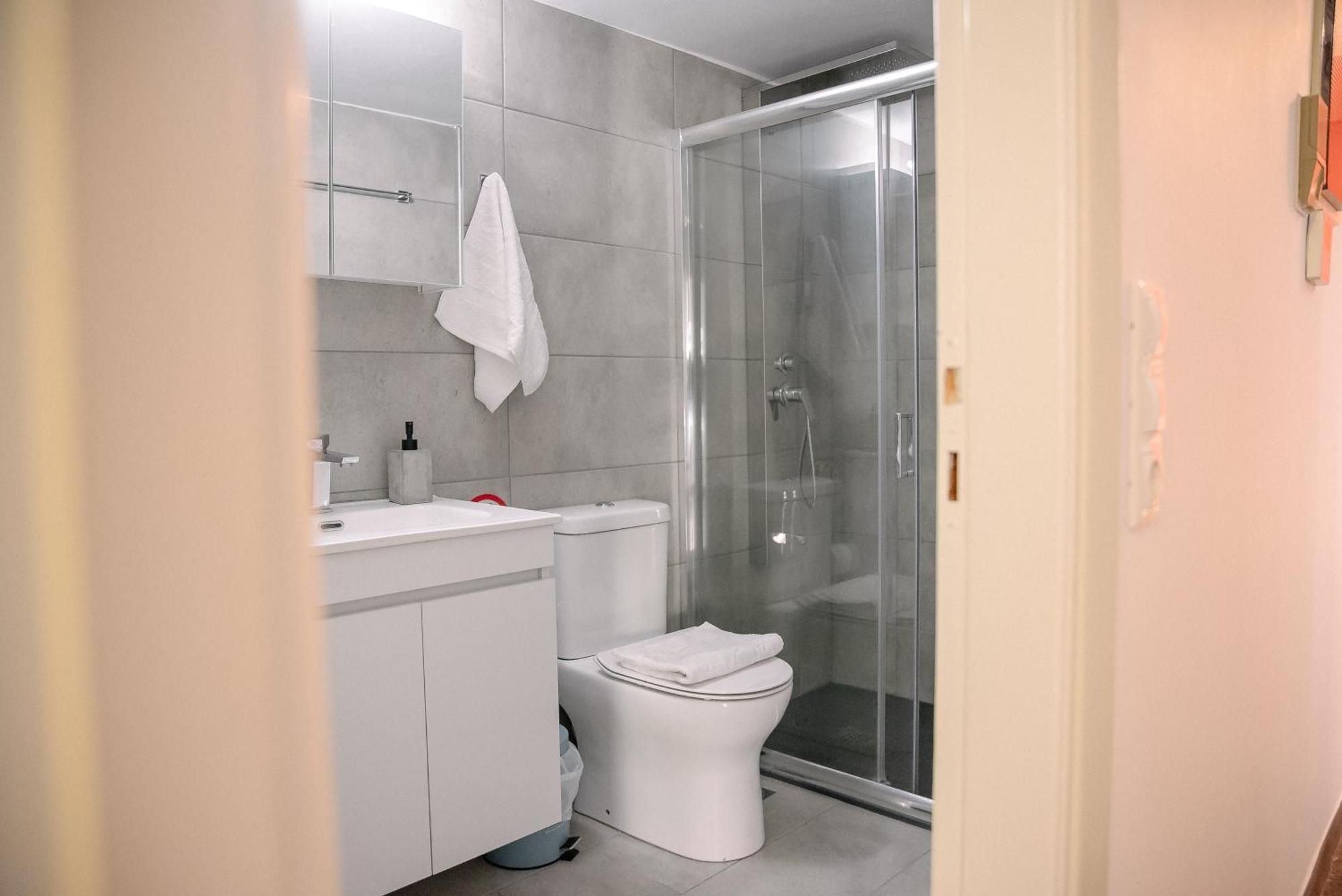 Appartamento 3Cs Athens Ampelokipoi Comfy Flat Ft Patio Airport Direct Day N Night Esterno foto