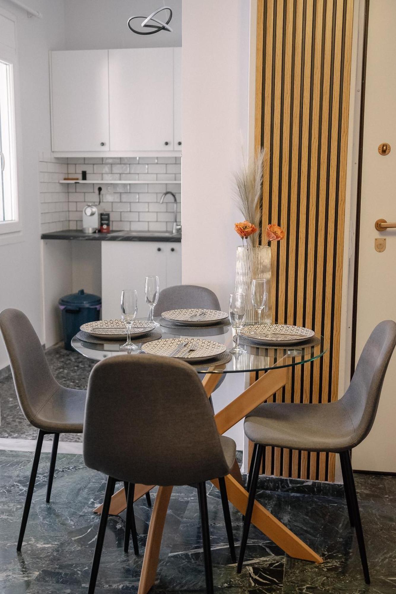 Appartamento 3Cs Athens Ampelokipoi Comfy Flat Ft Patio Airport Direct Day N Night Esterno foto